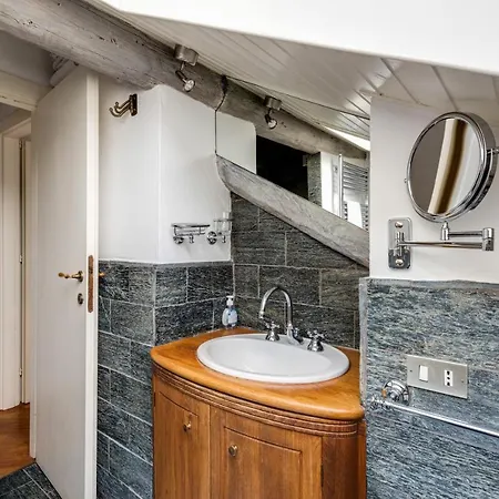 Duplex Incantevole Sui Tetti Nel Cuore Dei Navigli Apartmán *